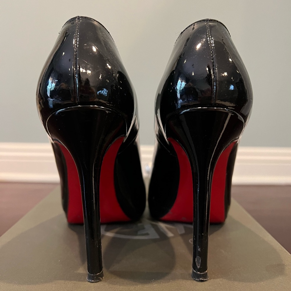 Black Pumps